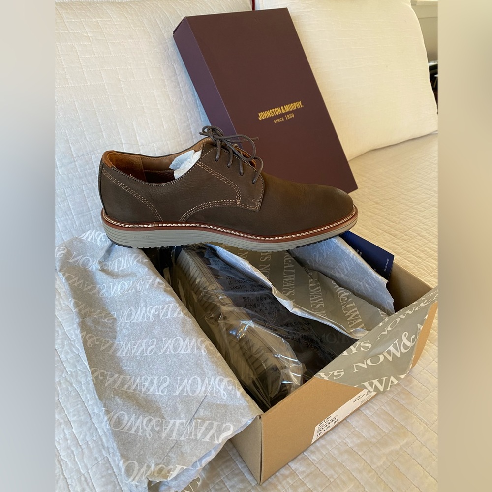 Men’s 10.5 Johnston and Murphy brown suede dress shoes